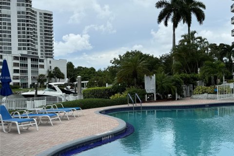 Condo in Aventura, Florida, 2 bedrooms  № 1329961 - photo 14