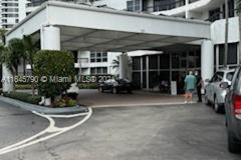 Condominio en venta en Aventura, Florida, 2 dormitorios, 126.81 m2 № 1329961 - foto 2