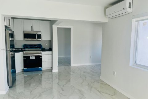 Apartamento en alquiler en Hallandale Beach, Florida, 1 dormitorio, 55.74 m2 № 1396830 - foto 2