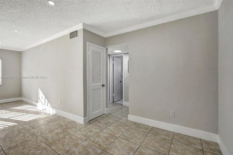 Apartamento en alquiler en Hollywood, Florida, 2 dormitorios, 1396.88 m2 № 1396839 - foto 17