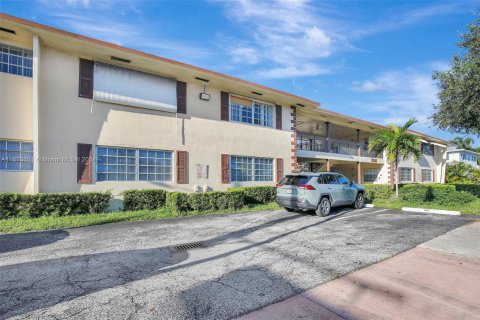 Apartamento en alquiler en Hollywood, Florida, 2 dormitorios, 1396.88 m2 № 1396839 - foto 2