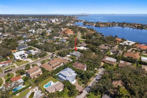 Casa en venta en Saint Petersburg, Florida, 4 dormitorios, 255.3 m2 № 1398855 - foto 2