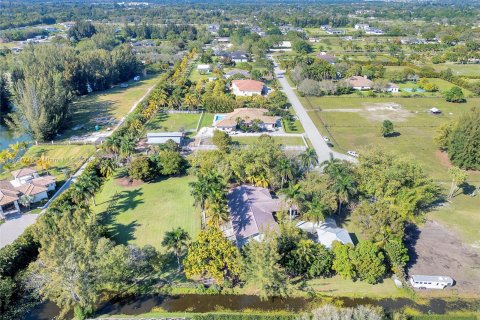 Villa ou maison à vendre à Southwest Ranches, Floride: 4 chambres, 260.41 m2 № 1037705 - photo 7