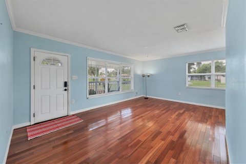 House in Sarasota, Florida 3 bedrooms, 103.77 sq.m. № 1341332 - photo 2