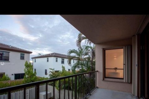 Townhouse in Miami, Florida 2 bedrooms, 192.31 sq.m. № 1045572 - photo 4