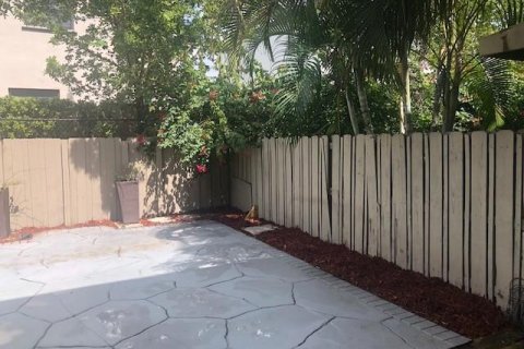 Adosado en venta en Miami, Florida, 2 dormitorios, 192.31 m2 № 1045572 - foto 2