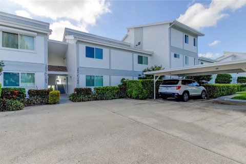 Copropriété à vendre à Clearwater, Floride: 2 chambres, 103.86 m2 № 1342019 - photo 1