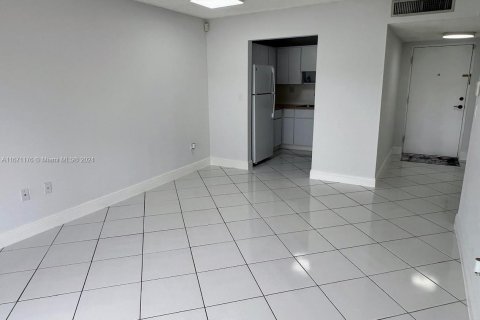 Condo in Miami, Florida, 2 bedrooms  № 1394269 - photo 8