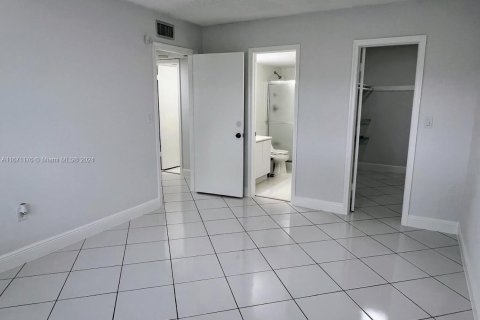 Condo in Miami, Florida, 2 bedrooms  № 1394269 - photo 10