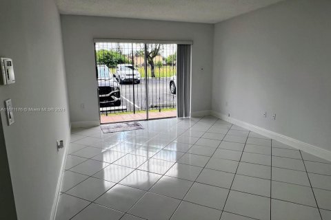 Condo in Miami, Florida, 2 bedrooms  № 1394269 - photo 6