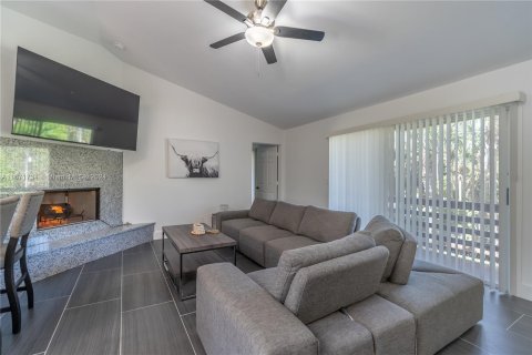 Casa en venta en Naples, Florida, 5 dormitorios, 208.84 m2 № 1394272 - foto 8