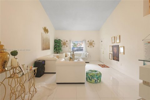 Villa ou maison à vendre à Miramar, Floride: 3 chambres, 173.63 m2 № 1381579 - photo 3