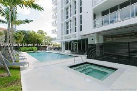 Condo in North Miami Beach, Florida, 2 bedrooms  № 1381624 - photo 2