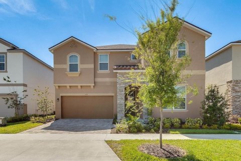 Casa en venta en Kissimmee, Florida, 9 dormitorios, 405.33 m2 № 1245699 - foto 1