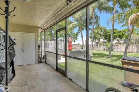 Condo in Deerfield Beach, Florida, 2 bedrooms  № 1031971 - photo 2