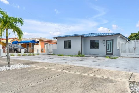 Casa en alquiler en Hialeah, Florida, 3 dormitorios, 209.22 m2 № 1375691 - foto 8