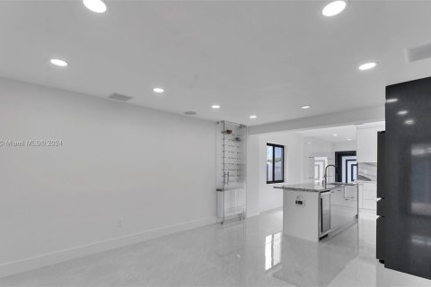 Casa en alquiler en Hialeah, Florida, 3 dormitorios, 209.22 m2 № 1375691 - foto 22