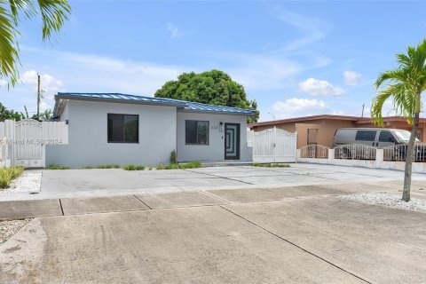 Casa en alquiler en Hialeah, Florida, 3 dormitorios, 209.22 m2 № 1375691 - foto 11