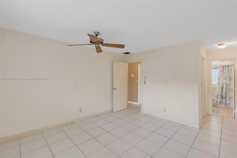 Condo in Deerfield Beach, Florida, 2 bedrooms  № 1394736 - photo 12