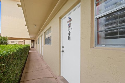 Condo in Deerfield Beach, Florida, 2 bedrooms  № 1394736 - photo 4