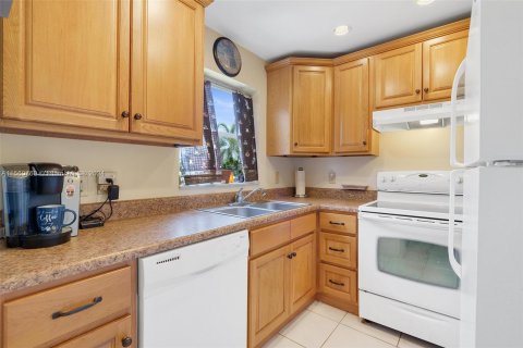 Condo in Deerfield Beach, Florida, 2 bedrooms  № 1394736 - photo 9