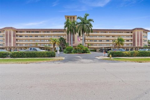 Condo in Deerfield Beach, Florida, 2 bedrooms  № 1394736 - photo 2