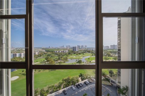 Condo in Aventura, Florida, 2 bedrooms  № 1270637 - photo 25