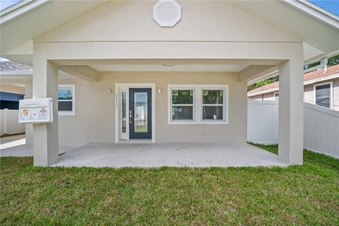 House in Tampa, Florida 3 bedrooms, 134.99 sq.m. № 1431774 - photo 3