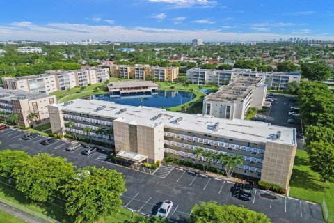 Condo in Dania Beach, Florida, 2 bedrooms  № 1331586 - photo 12