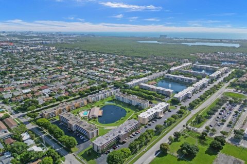 Copropriété à vendre à Dania Beach, Floride: 2 chambres, 106.28 m2 № 1331586 - photo 11