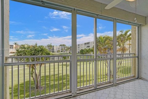 Condo in Dania Beach, Florida, 2 bedrooms  № 1331586 - photo 19