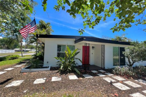 Villa ou maison à louer à Clearwater, Floride: 4 chambres, 144.28 m2 № 1067184 - photo 2