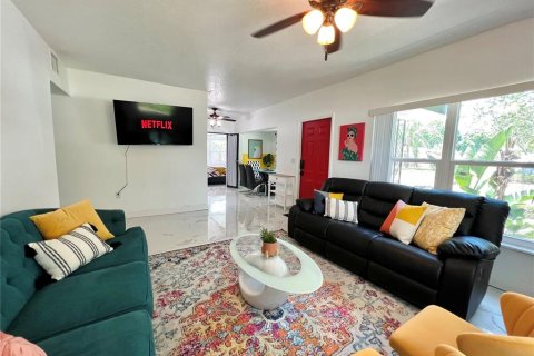 Villa ou maison à louer à Clearwater, Floride: 4 chambres, 144.28 m2 № 1067184 - photo 9