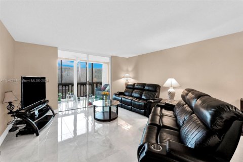 Condominio en venta en Hallandale Beach, Florida, 2 dormitorios, 101.45 m2 № 1056783 - foto 21