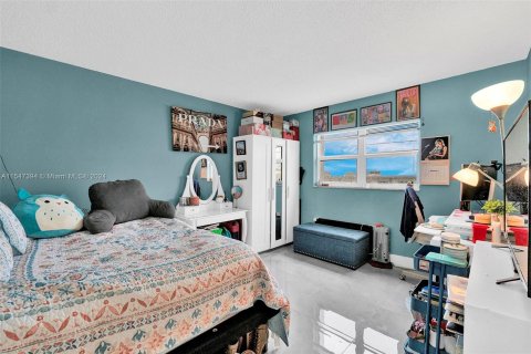 Copropriété à vendre à Hallandale Beach, Floride: 2 chambres, 101.45 m2 № 1056783 - photo 12