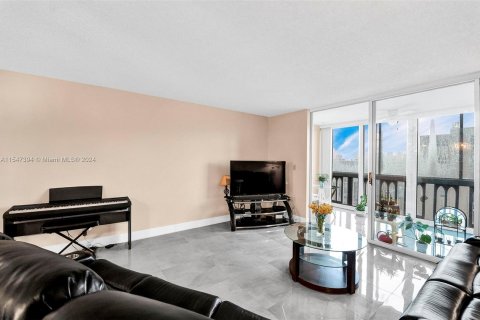 Condominio en venta en Hallandale Beach, Florida, 2 dormitorios, 101.45 m2 № 1056783 - foto 22