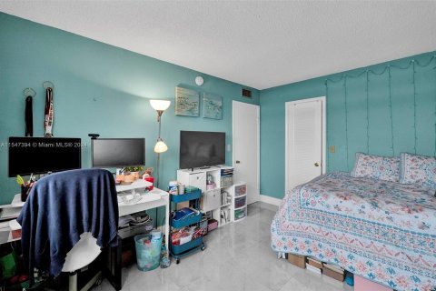 Copropriété à vendre à Hallandale Beach, Floride: 2 chambres, 101.45 m2 № 1056783 - photo 13