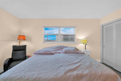Condominio en venta en Hallandale Beach, Florida, 2 dormitorios, 101.45 m2 № 1056783 - foto 7