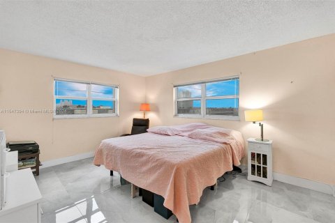 Condominio en venta en Hallandale Beach, Florida, 2 dormitorios, 101.45 m2 № 1056783 - foto 6