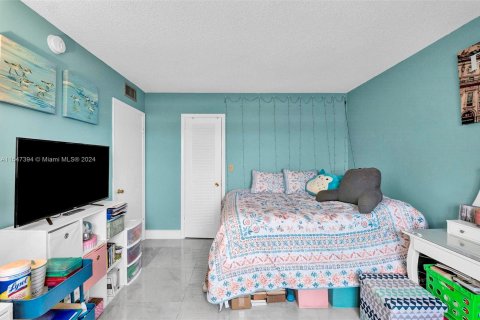 Condominio en venta en Hallandale Beach, Florida, 2 dormitorios, 101.45 m2 № 1056783 - foto 14