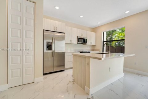 Townhouse in Miami Lakes, Florida 3 bedrooms, 137.12 sq.m. № 1056829 - photo 9