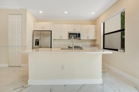 Townhouse in Miami Lakes, Florida 3 bedrooms, 137.12 sq.m. № 1056829 - photo 8