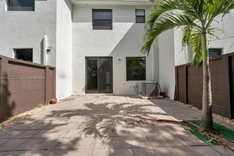 Townhouse in Miami Lakes, Florida 3 bedrooms, 137.12 sq.m. № 1056829 - photo 24