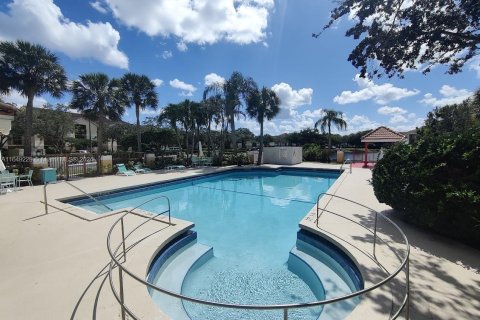 Condo in Tamarac, Florida, 4 bedrooms  № 1331898 - photo 22