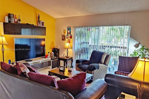 Condo in Tamarac, Florida, 4 bedrooms  № 1331898 - photo 6