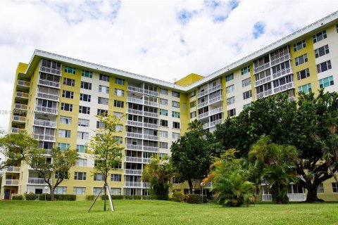 Condo in Hollywood, Florida, 4 bedrooms  № 1331724 - photo 2