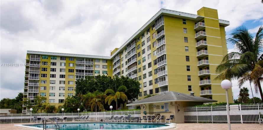 Condo in Hollywood, Florida, 4 bedrooms  № 1331724