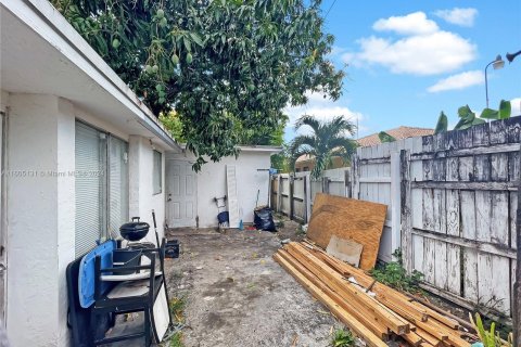 Commercial property in Miami, Florida 210.14 sq.m. № 1225434 - photo 4