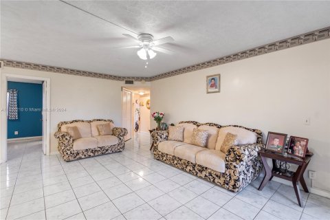 Condo in Tamarac, Florida, 2 bedrooms  № 1017591 - photo 5