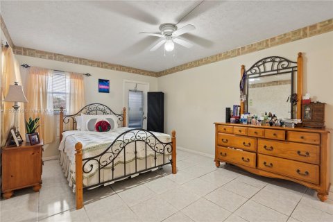 Condo in Tamarac, Florida, 2 bedrooms  № 1017591 - photo 16